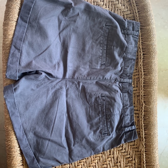 GAP CHARCOAL GREY SHORTS: with pockets in super condition. bought in london - Picture 3 of 4